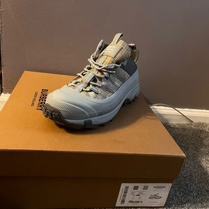 Burberry Authur M Story sneakers brand new NEVER WORN!!!!